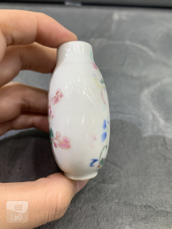 清道光粉彩宝相花卉纹鼻烟壶 - 图3